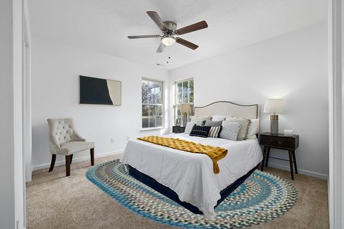 Colonial Mills New England Braid - Blue 9' x 12' in White and Yellow Modern Bedroom
