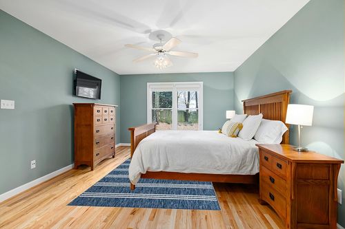 Unique Loom Jill Zarin Outdoor Collection Area Rug - Anguilla (6' 1'' x 9' Rectangle, Blue/ Ivory) in Teal and Orange Wood Bedroom
