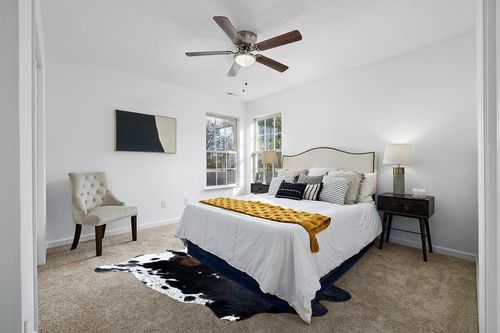 bonanza leathers Genuine Cowhide Rug Dark Tricolor Size S/L/XL 5X6/6X7/7X8 FT (XL) in White and Yellow Modern Bedroom