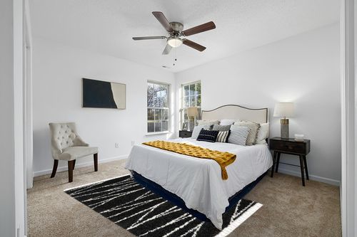 Abrahams Geometric Black/White Area Rug Hashtag Home Rug Size: Rectangle 5'3" x 8' in White and Yellow Modern Bedroom