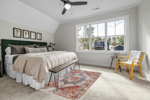 Comeet Area Rug 5x8, Living Room Bedroom Rug, Washable Vintage Area Rug Anti Slip Floor Carpet for Dining Room Home Orange/Blue in Grey Traditional Bedroom with King Bed