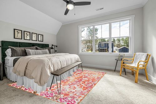 SAFAVIEH Madison Collection Area Rug - 8' x 10', Orange & Ivory, Boho Distressed Design, Non-Shedding & Easy Care, Ideal for High Traffic Areas in Living Room, Bedroom (MAD444P) in Grey Traditional Bedroom with King Bed