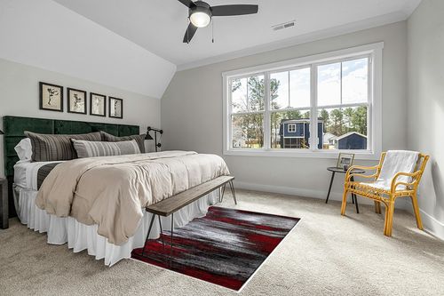 Modern Rugs for Living Room Abstract Soft Plush Red Grey Black Area Rug (5’ 3” X 7’ 5”) in Grey Traditional Bedroom with King Bed