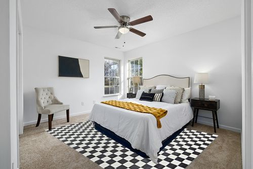 LUXE WEAVERS Geometric Checkered Gray and White 8x10 Area Rug in White and Yellow Modern Bedroom