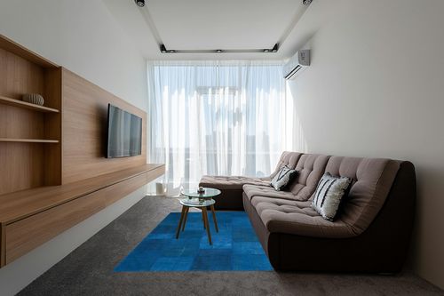 BESPOKY 5'1" x 7'7" (154x230 Cm) Teselya Blue Patchwork Wool Handmade Area Rug in Grey Living Room with Brown Couch