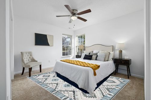 Safavieh Kilim Collection Area Rug - 8' x 10', Ivory & Blue, Handmade Tribal Boho Rustic Wool, Ideal for High Traffic Areas in Living Room, Bedroom (KLM329A) in White and Yellow Modern Bedroom