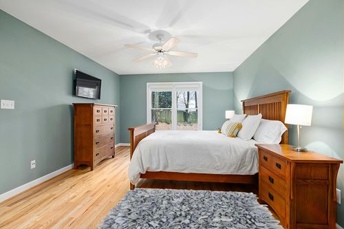 Oregon Handmade Tufted Light Gray Area Rug Gracie Oaks Rug Size: Rectangle 4' x 6' in Teal and Orange Wood Bedroom