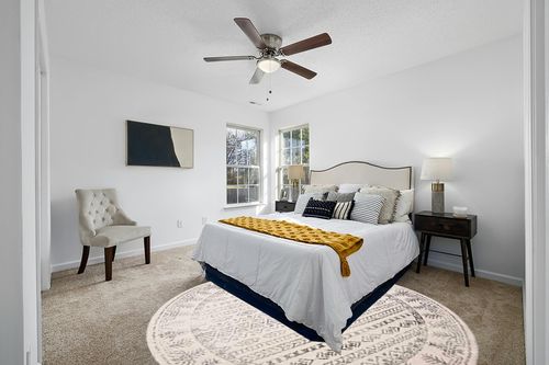 SAFAVIEH Tulum Collection 8' Round Ivory/Grey TUL271A Moroccan Boho Distressed Non-Shedding Entryway Foyer Living Room Bedroom Kitchen Area Rug in White and Yellow Modern Bedroom