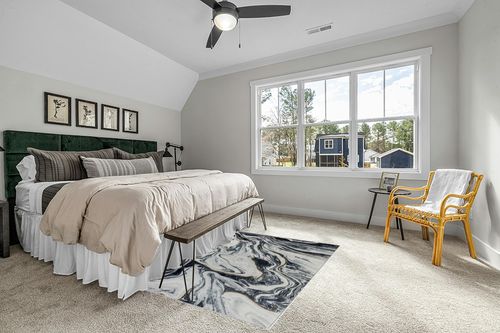 LUXE WEAVERS Francesca Collection 2180 Blue 5x7 Marble Abstract Area Rug in Grey Traditional Bedroom with King Bed