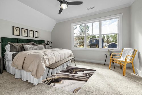 Well Woven Werrick Grey & Gold Striated Marble Pattern Area Rug (5'3" x 7'3") in Grey Traditional Bedroom with King Bed