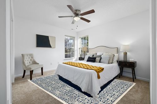 SAFAVIEH Cambridge Collection Area Rug - 8' x 10', Navy Blue & Ivory, Handmade Moroccan Wool, Ideal for High Traffic Areas in Living Room, Bedroom (CAM123G) in White and Yellow Modern Bedroom