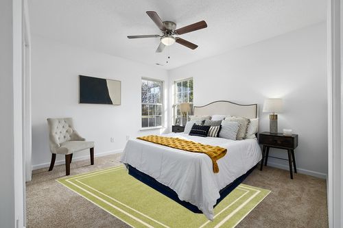 Nourison Essentials Indoor/Outdoor Green Ivory 6' x 9' Area -Rug, Easy -Cleaning, Non Shedding, Bed Room, Living Room, Dining Room, Backyard, Deck, Patio (6x9) in White and Yellow Modern Bedroom