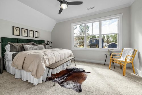 Sunshine Cowhides Salt and Pepper Tricolor Cowhide Rug Approx 5ft x 7ft 150cm x 210 cm in Grey Traditional Bedroom with King Bed