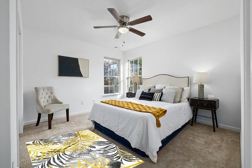 Palm Tree Leaves Area Rug,4x6ft, Tropical Jungle Grey Yellow Banana Leaf Easy Cleaning Rugs for Living Room Indoor Outdoor Dinning Room Bedroom Kitchen Office Non-Shedding White Carpets in White and Yellow Modern Bedroom