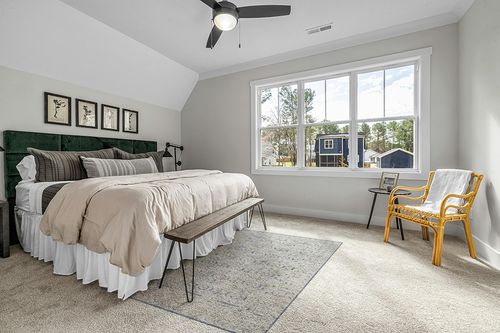 Mark&Day Wool Rugs, 5x7 Hello Traditional Navy Area Rug, Cream Navy Blue Carpet for Living Room, Bedroom or Kitchen (5' x 7'6") in Grey Traditional Bedroom with King Bed