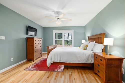 ALAZA Red Christmas Area Rugs 5x7, Snowflake Area Rugs for Living Room Bedroom, Large Area Rugs Red Christmas Snowflake Abstract 44034 in Teal and Orange Wood Bedroom