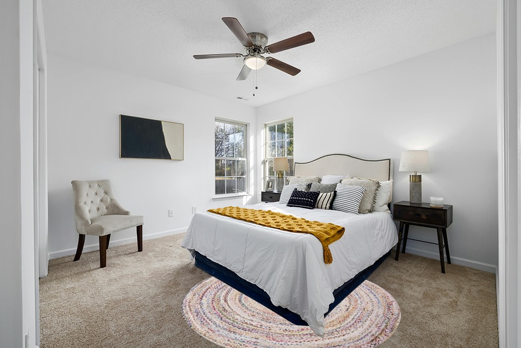 Bungalow Rose Hurst Hand-Woven Cotton Ivory Area Rug; Round 6' in White and Yellow Modern Bedroom