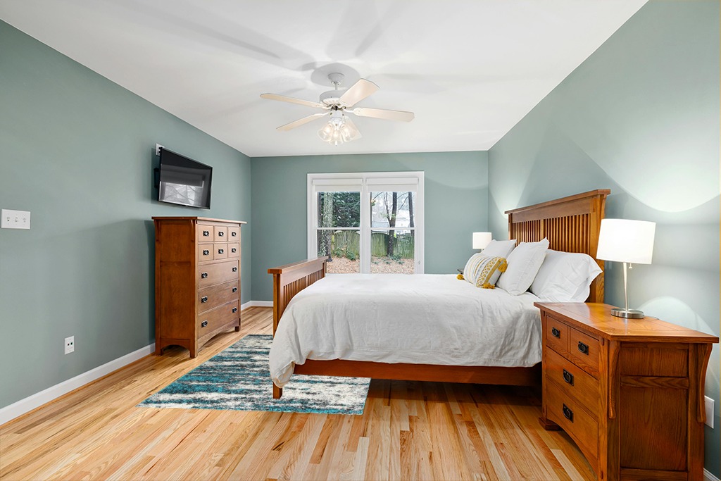 Rugshop Contemporary Abstract Design Plush Shag Area Rug 5' x 7' Turquoise in Teal and Orange Wood Bedroom