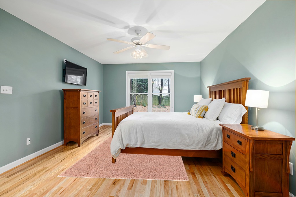 Pink Shag Rug 6x9 in Teal and Orange Wood Bedroom