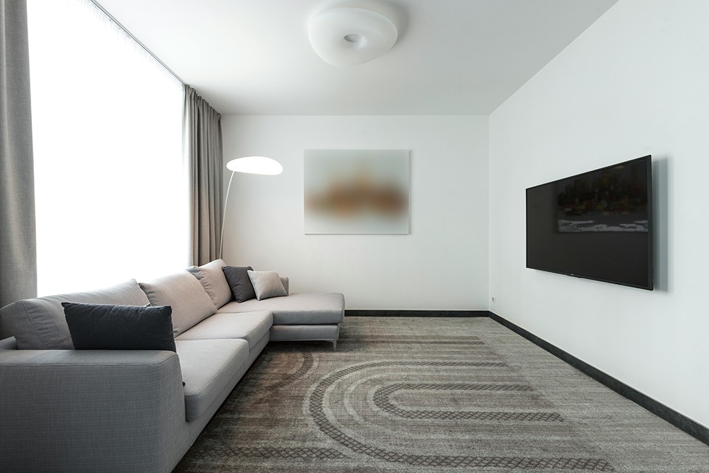 Safavieh Urban Collection Area Rug - 8' x 10', Beige & Ivory, Mid-Century Modern Tassel Fringe Design, Non-Shedding & Easy Care, Ideal for High Traffic Areas in Living Room, Bedroom (URB210B) in Modern Living Room with Grey Couch