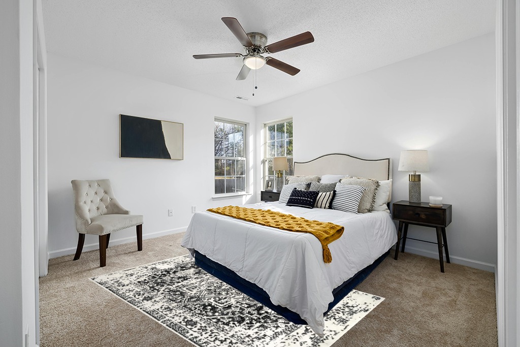 nuLOOM Jordana Vintage Distressed Medallion Area Rug, 5x8, Black and White in White and Yellow Modern Bedroom