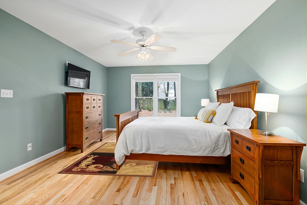 Home Dynamix Catalina Pierre Contemporary Scroll Area Rug, Brown/Red, 5'3"x7'2" in Teal and Orange Wood Bedroom