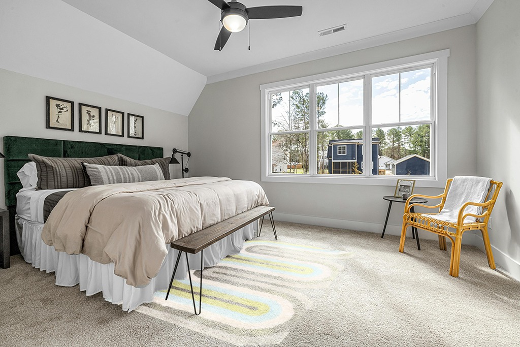 Novogratz by Momeni Rugs Retro Collection Retro Wave Shag Area Rug, 5'0" x 7'6", Multicolor (RETRORET-2MTI5076) in Grey Traditional Bedroom with King Bed