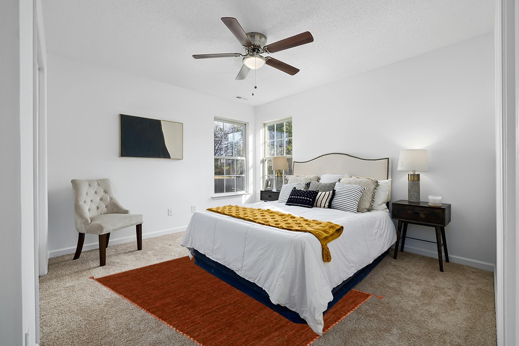 SAFAVIEH Montauk Collection Area Rug - 5' x 8', Orange & Black, Handmade Flat Weave Cotton Corner Tassel, Ideal for High Traffic Areas in Living Room, Bedroom (MTK150P) in White and Yellow Modern Bedroom
