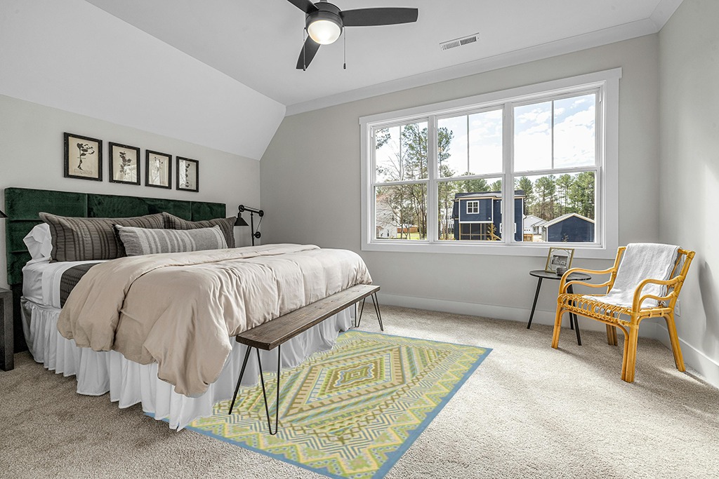 SAFAVIEH Four Seasons Collection 5' x 8' Blue / Yellow FRS490H Hand-Hooked Area Rug in Grey Traditional Bedroom with King Bed