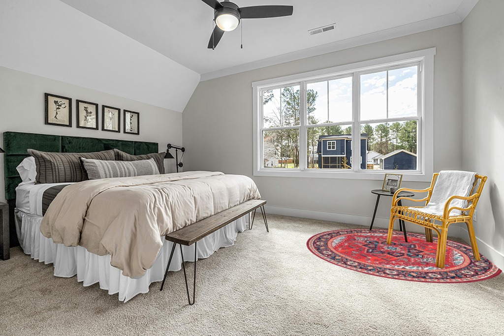 SAFAVIEH Tucson Collection Area Rug - 6'6" Round, Red & Blue, Medallion Design, Non-Shedding Machine Washable & Slip Resistant Ideal for High Traffic Areas in Living Room, Bedroom (TSN101Q) in Grey Traditional Bedroom with King Bed
