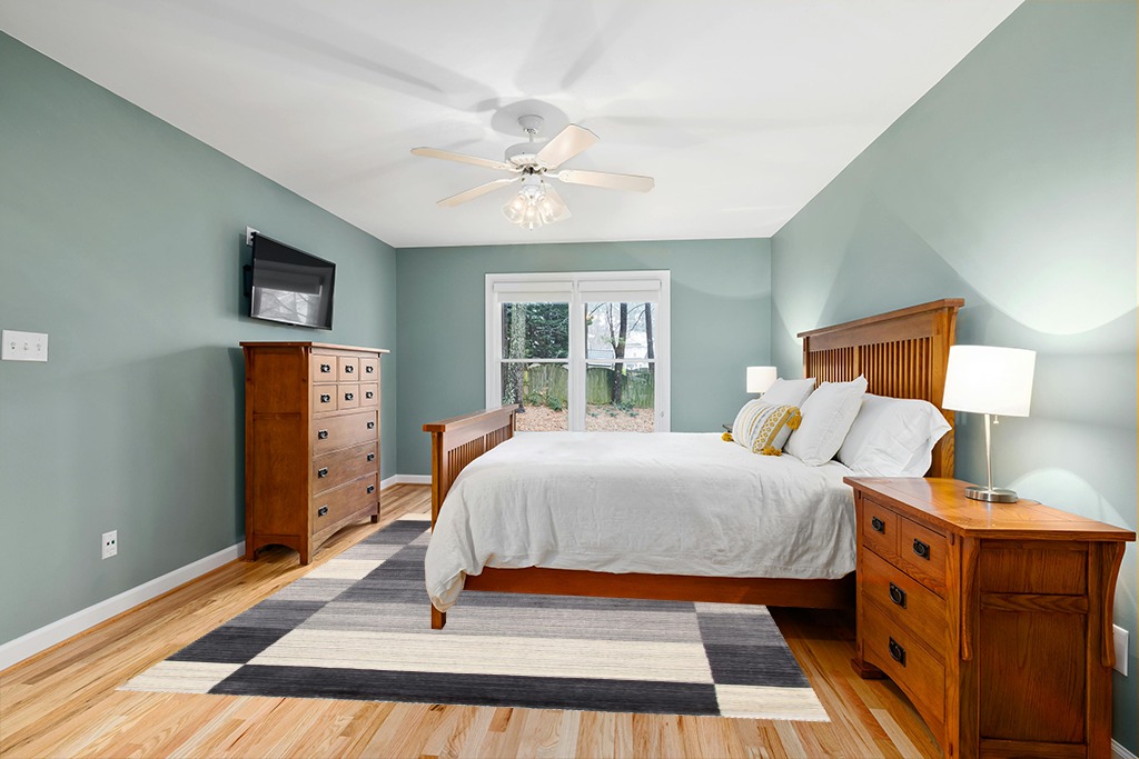 Pasargad Home Gramercy Collection Hand-Loomed Silk & Wool Ivory/Grey Area Rug- 7' 9" X 9' 9" in Teal and Orange Wood Bedroom