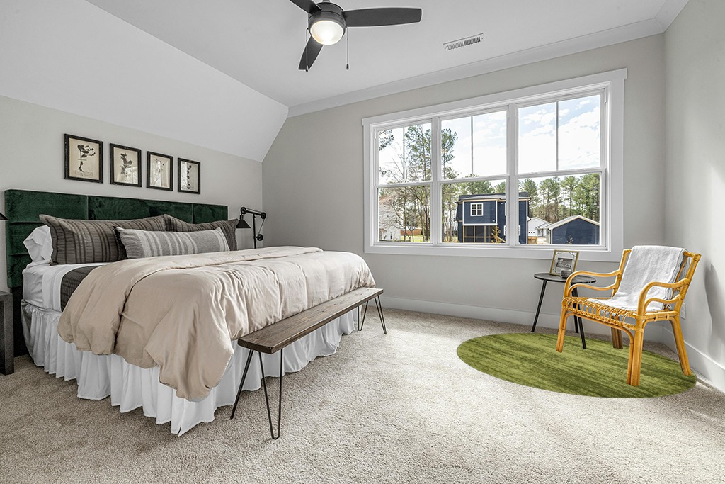 Unique Loom Del Mar Collection Area Rug - Lucille (6' 1" Round, Green/ Hunter Green) in Grey Traditional Bedroom with King Bed