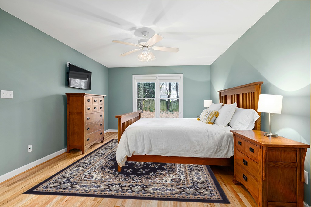 Home Dynamix Premium Sakarya Traditional Medallion Border Area Rug, Navy Blue, 7'8"x10'7" Rectangle in Teal and Orange Wood Bedroom