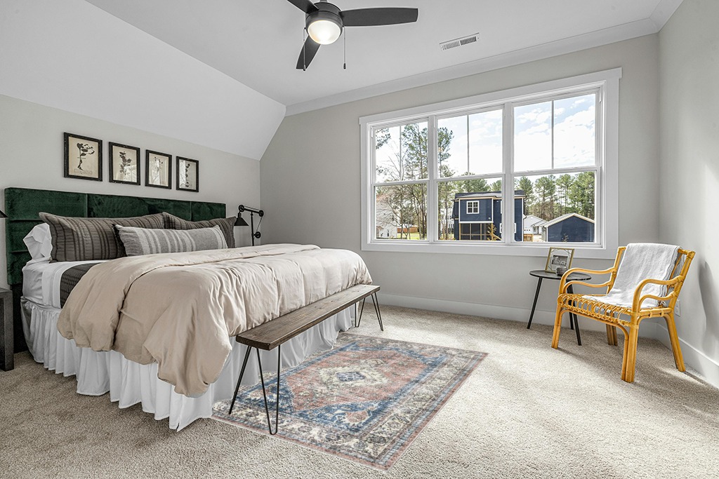 Bloom Rugs Caria Washable Non-Slip 5x7 Rug in Grey Traditional Bedroom with King Bed