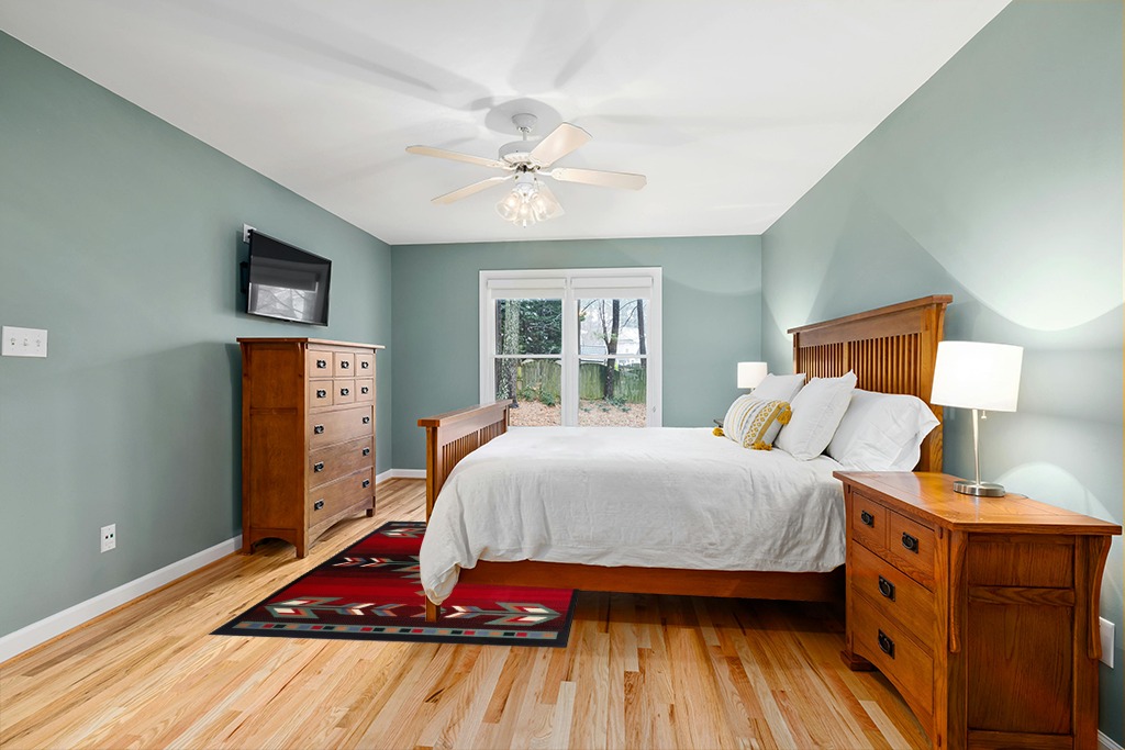 Home Dynamix Sagrada Southwest Area Rug 5x7 Black/Red/Ivory in Teal and Orange Wood Bedroom