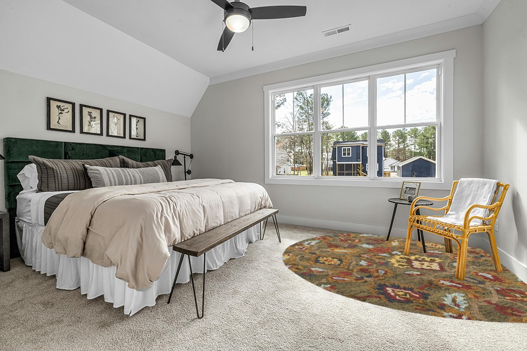 Safavieh Blossom Collection 10' Round Green/Multi BLM402B Handmade Wool Area Rug in Grey Traditional Bedroom with King Bed