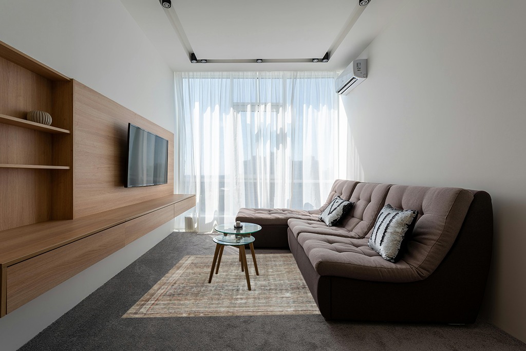 Chris Loves Julia x Loloi 7'6" 9'6" Ink/Terracotta Large Jules Jul-09 Area Rug in Grey Living Room with Brown Couch
