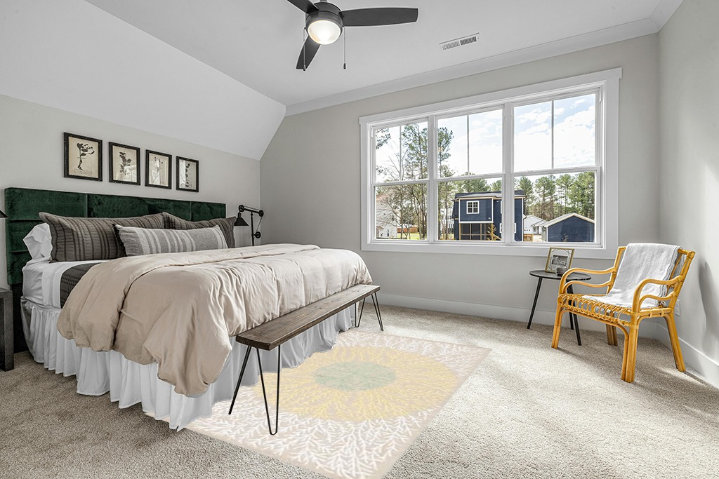 SAFAVIEH Soho Collection Area Rug - 5' x 8', Beige & Yellow, Handmade Wool & Viscose, Ideal for High Traffic Areas in Living Room, Bedroom, Dining (SOH257D-5) in Grey Traditional Bedroom with King Bed