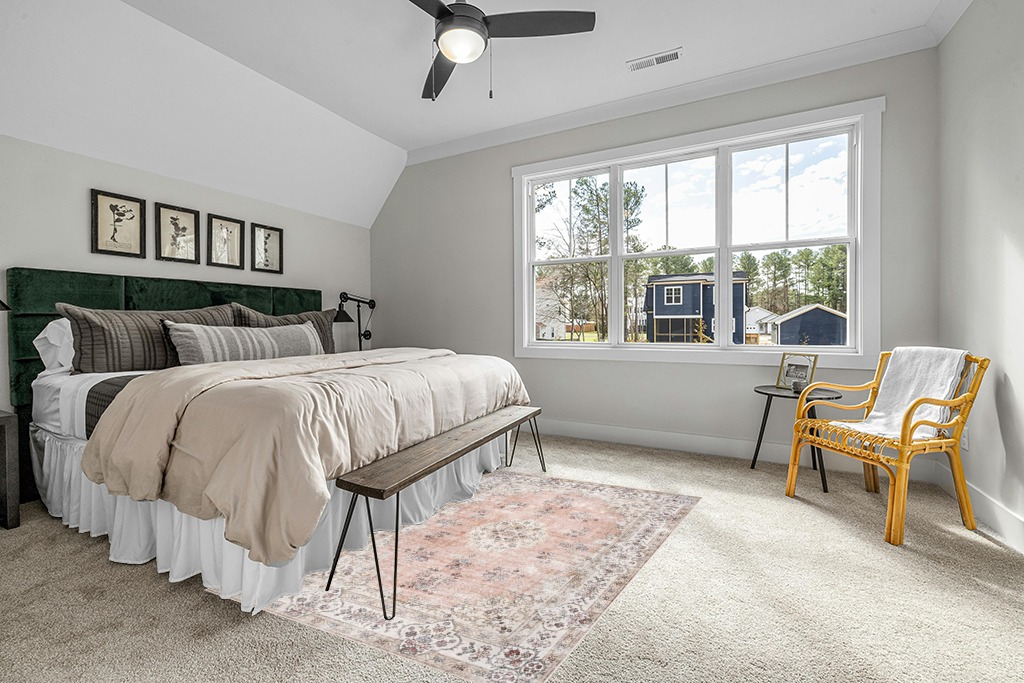 Vintage Floral Machine Washable Area Rug in Grey Traditional Bedroom with King Bed