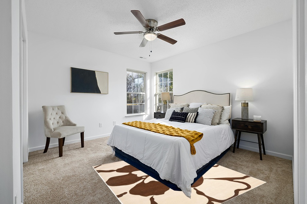SAFAVIEH Soho Collection 6' Round Black / White SOH730A Handmade Premium Wool & Viscose Area Rug in White and Yellow Modern Bedroom