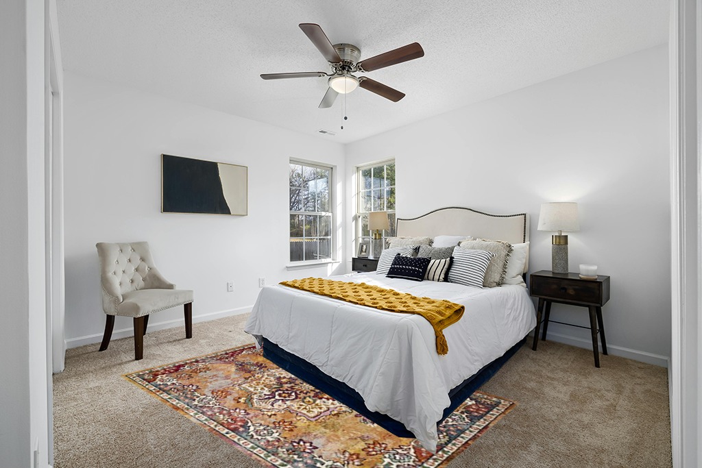 SAFAVIEH Savannah Collection 5'1" x 7'6" Yellow / Yellow SVH628H Boho Chic Area Rug in White and Yellow Modern Bedroom