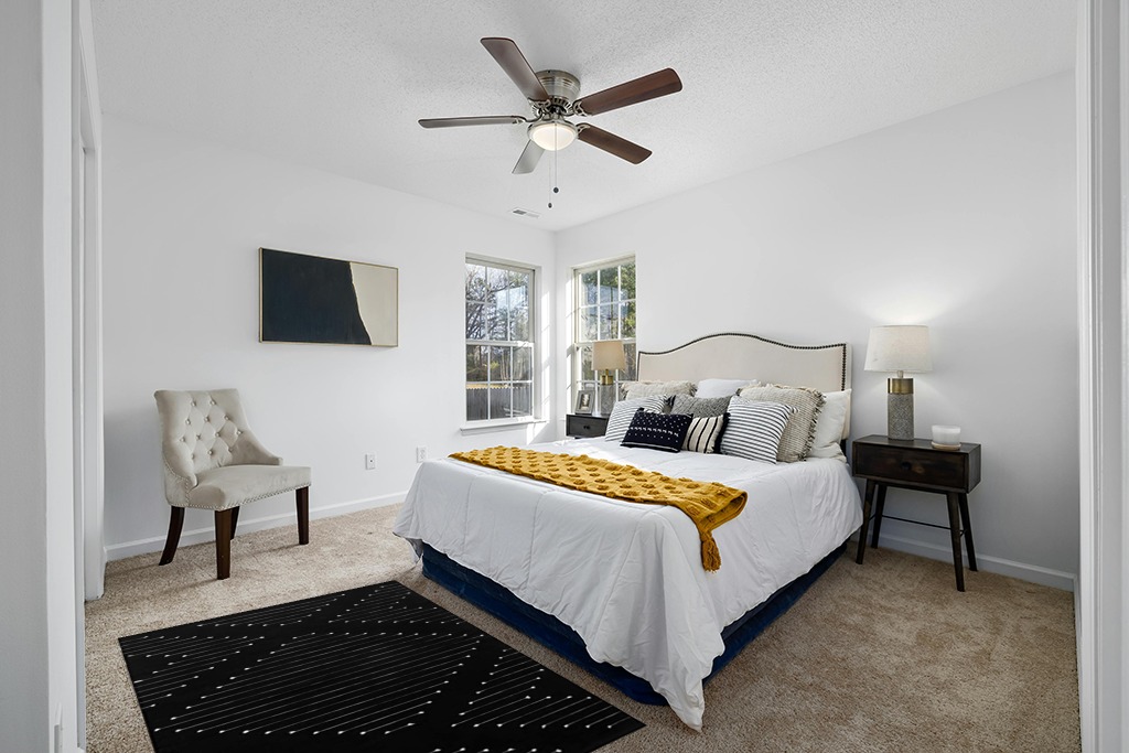 MitoVilla Black and White Rug in White and Yellow Modern Bedroom