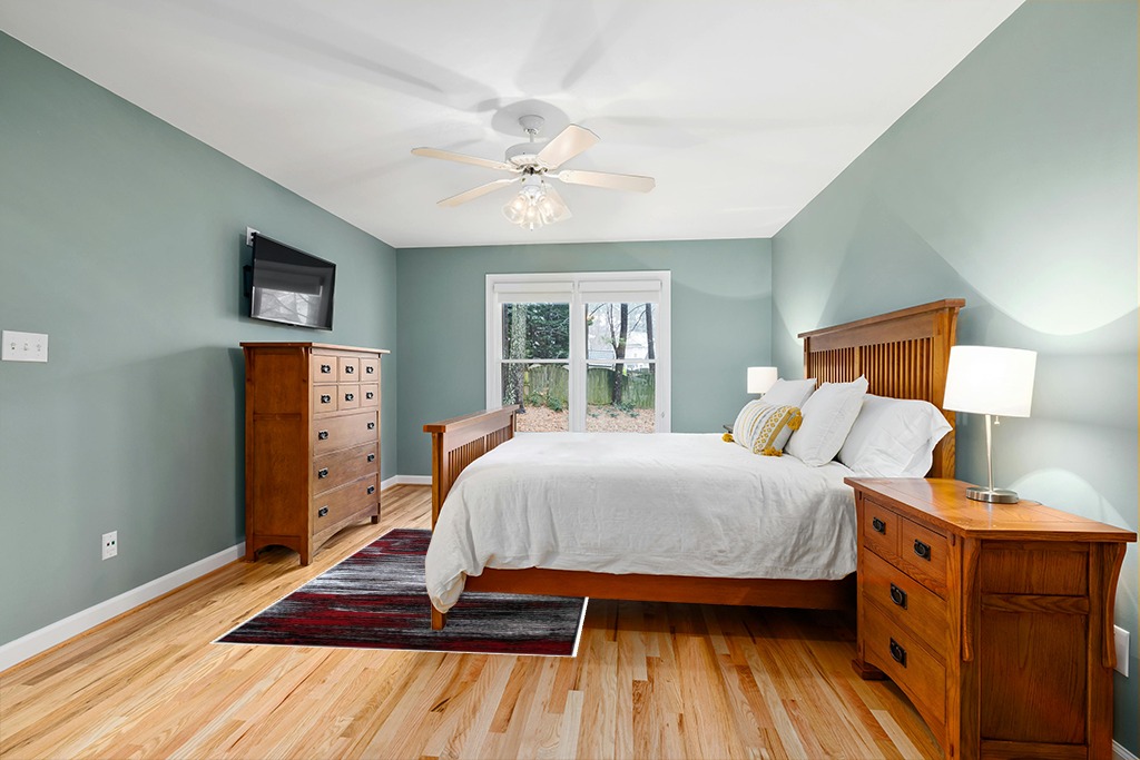 Modern Rugs for Living Room Abstract Soft Plush Red Grey Black Area Rug (5’ 3” X 7’ 5”) in Teal and Orange Wood Bedroom