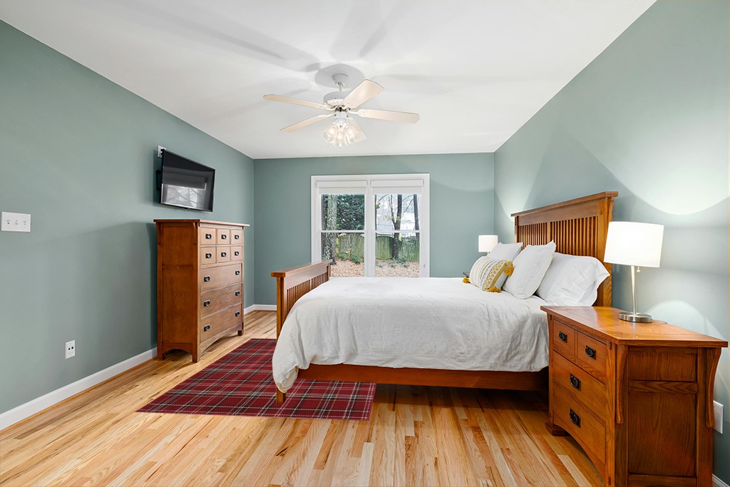 Nourison Grafix Red 5'3" x 7'3" Area -Rug, Modern, Plaid, Bed Room, Living Room, Dining Room, Kitchen, Easy -Cleaning, Non Shedding, (5' x 7') in Teal and Orange Wood Bedroom