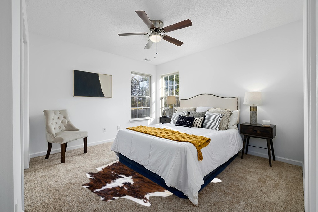 rodeo Genuine Cowhide Rug Large Real Cow Hide Western decortion Cow Rug for Bedroom Living Room Natrual Cow Print Rug for Western Wall Decor Texas Rug 5x7 Feet(150cmx 210cm) TC5X7 in White and Yellow Modern Bedroom
