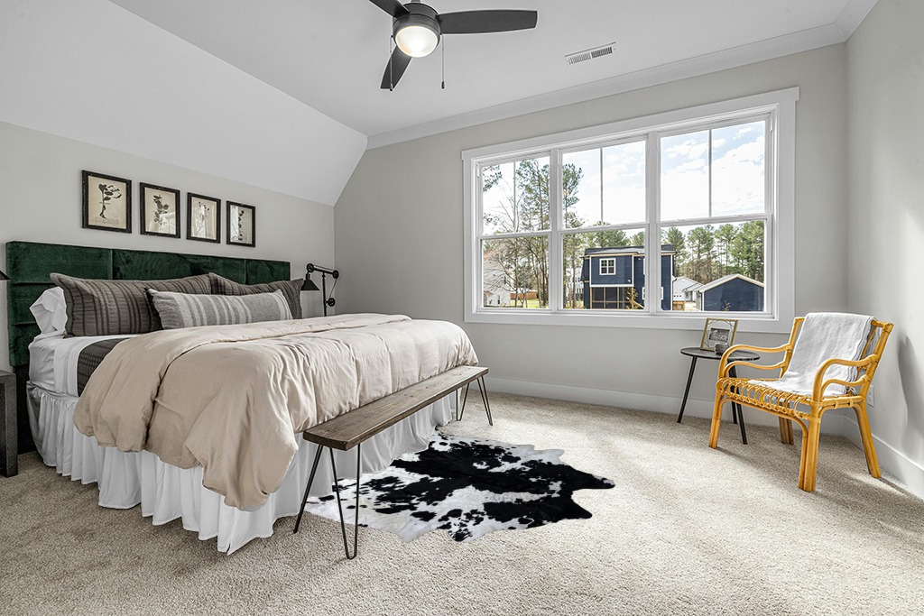 bonanza leathers Genuine Cowhide Rug Black and White Size S/L/XL 5X6/6X7/7X8 FT (L) in Grey Traditional Bedroom with King Bed