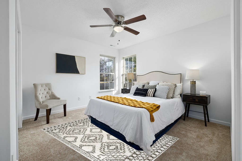 nuLOOM Lacey Moroccan Geometric Shag Area Rug, 5x8, Off-white in White and Yellow Modern Bedroom