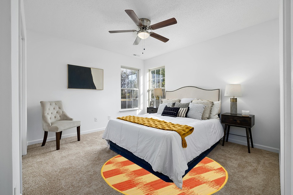 SAFAVIEH Montauk Collection 6' Round Yellow / Orange MTK721C Handmade Fringe Cotton Area Rug in White and Yellow Modern Bedroom