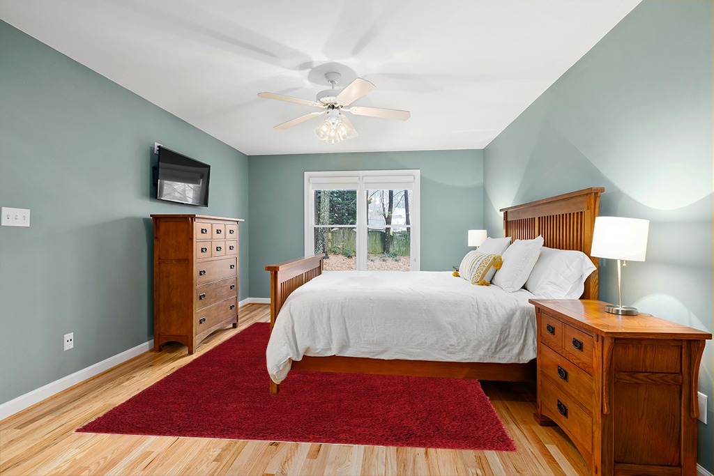 Everyday Shag Rug Red in Teal and Orange Wood Bedroom