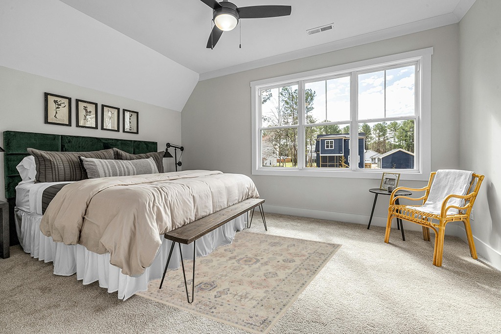 ‎Java / Multi ‎Traditional ‎Stitched Edge, Cotton Canvas Backing ‎Area Rug in Grey Traditional Bedroom with King Bed